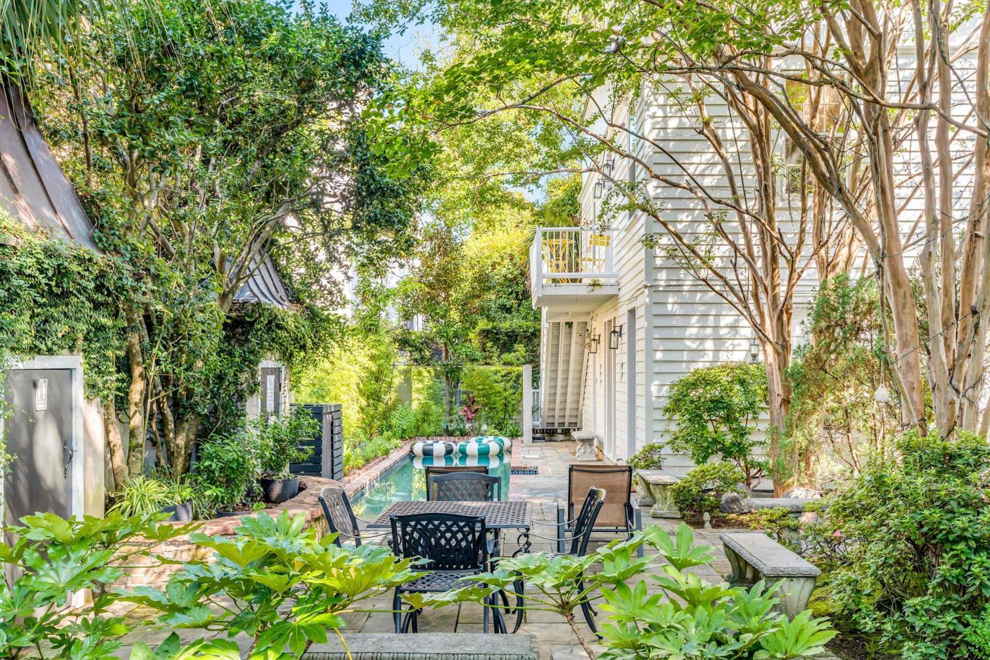 Serene Cottage With Beautiful Garden And Heated Pool Charleston Kültér fotó