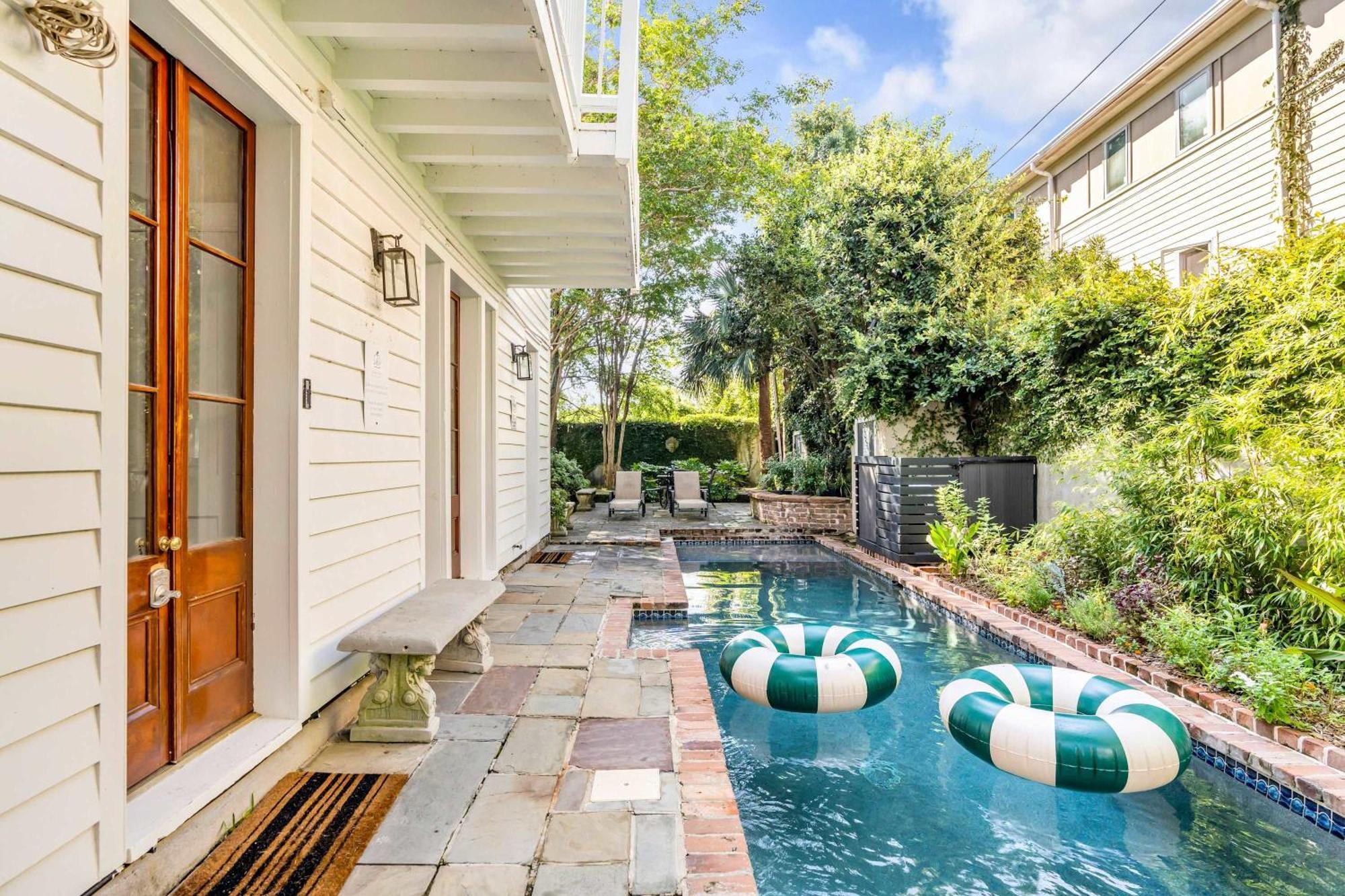 Serene Cottage With Beautiful Garden And Heated Pool Charleston Kültér fotó